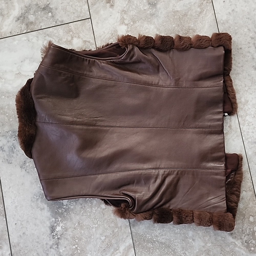 ALBERTO MAKALI EUC REAL LEATHER N REAL FUR ZIP FRONT LINED VEST SIZE 6 - Picture 6 of 7